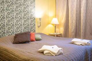 Отель Hotelli-Ravintola Mierontie Oy Konnevesi Двухместный номер с 1 кроватью и собственной ванной комнатой-2